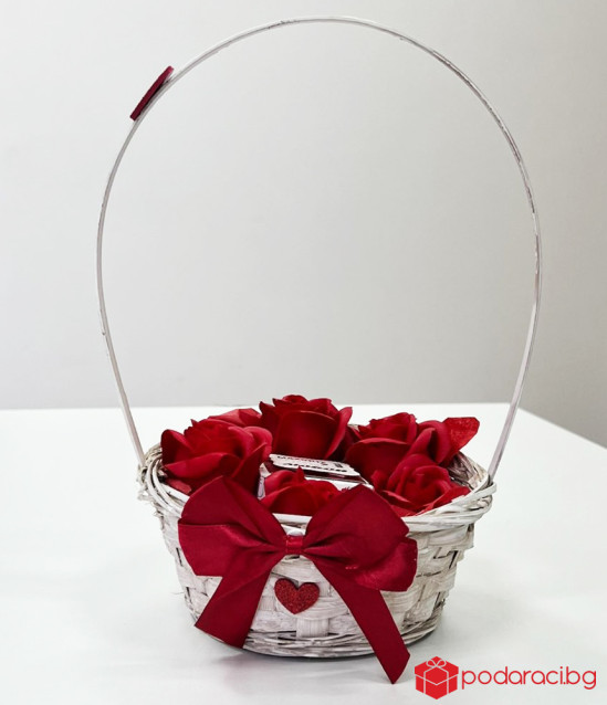 Подаръчна кошничка за жена