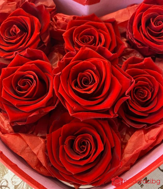 Кутия с вечни рози Еуфория