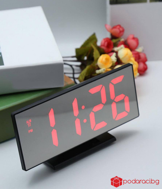 Настолен часовник с LED дисплей
