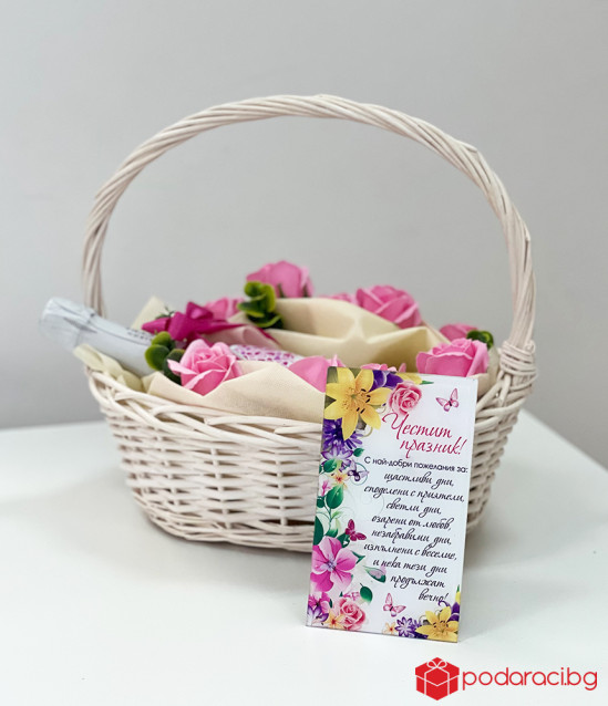 Подаръчна кошничка Честит празник за жена