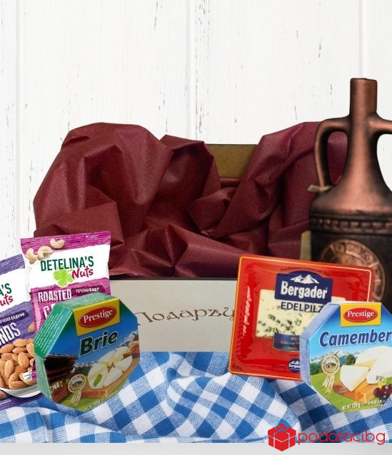 Gift crate with cheese and wine zodiac