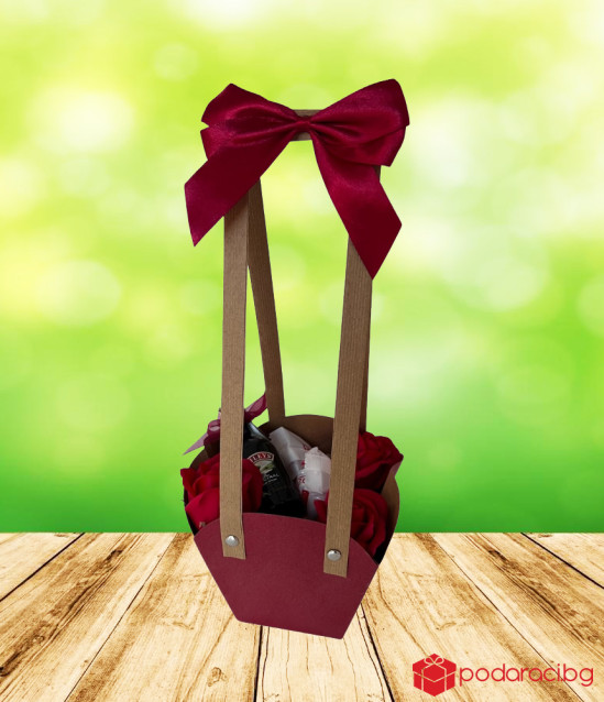 Подарък за жена - кошничка с изненади