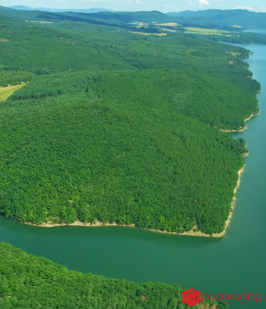 Air flight over Iskar Dam