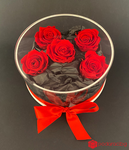 Луксозна прозрачна кутия с вечни рози