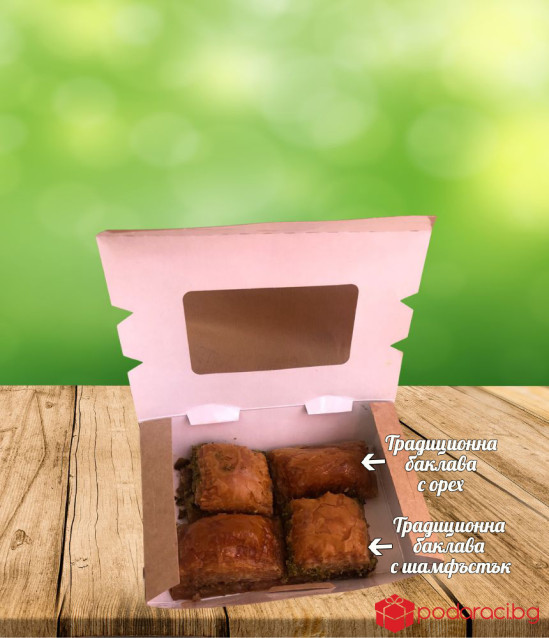 Кошница с плодове, сок и баклава