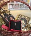 Подаръчна кошница Богородица с кръстче