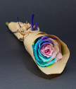 Букетче с многоцветна вечна роза