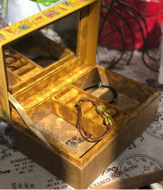 Целувката кутия за бижута