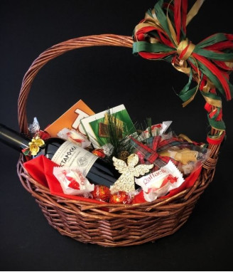 Подаръчна Коледна кошница 66