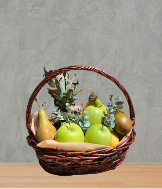 Подаръчна кошница със сезонни плодове