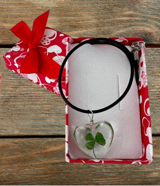 Медальон с истинска детелинка