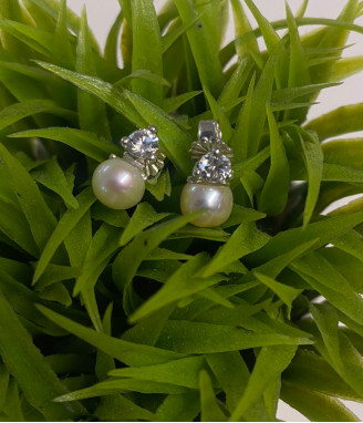 Сребърни обици с перла и цирконче